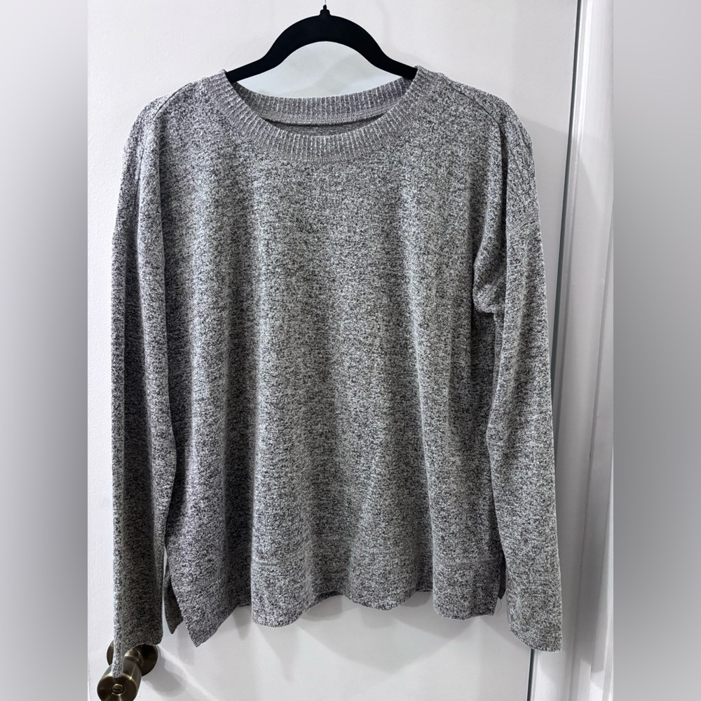 Lucky Brand Woman’s Heather Grey Crew Sweater, Lightweight & Soft, Size M